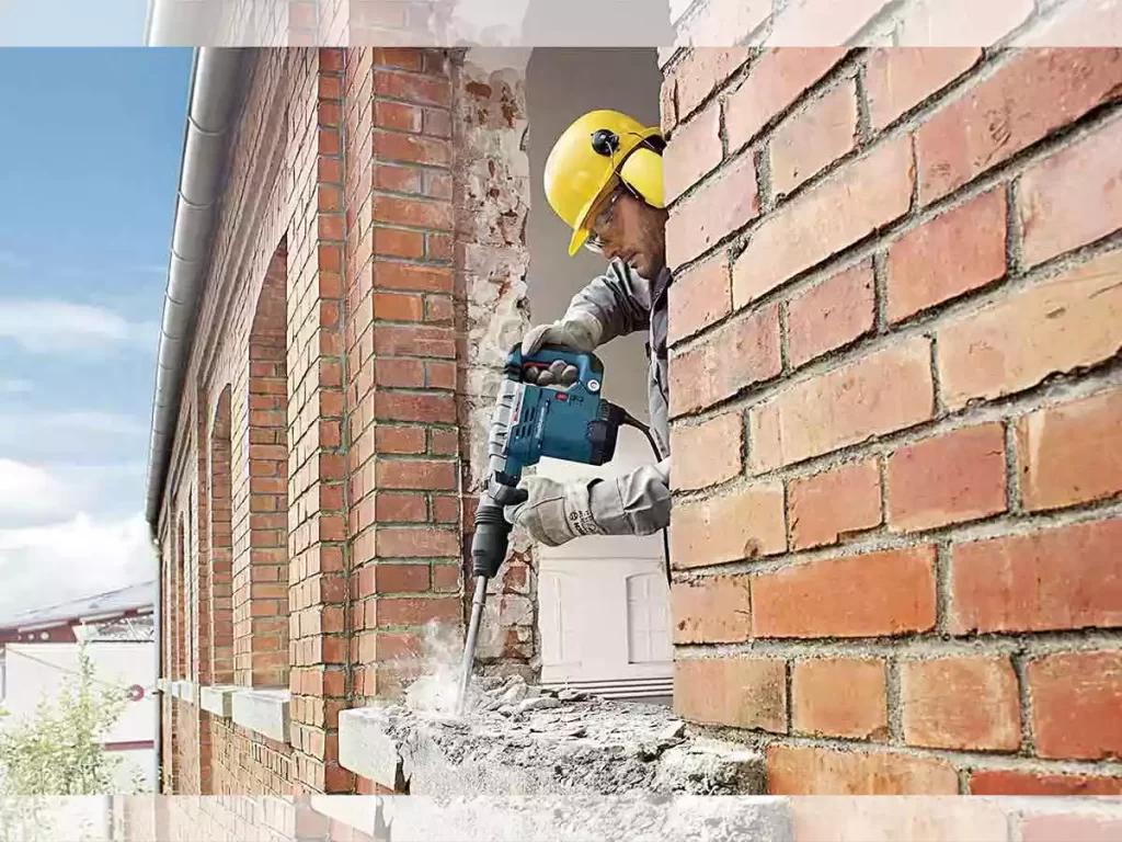 تخریب دیوار آجری